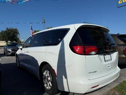 Bright White Clearcoat 2023 Chrysler Voyager LX