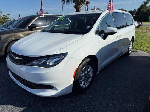 Bright White Clearcoat 2023 Chrysler Voyager LX