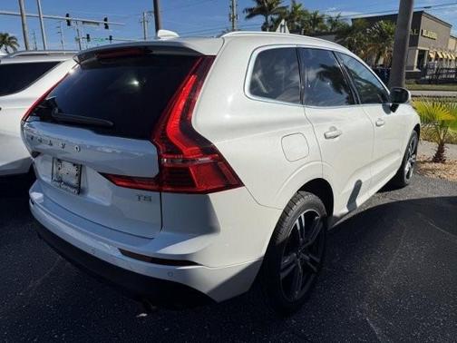 2021 Volvo XC60 T5 Momentum