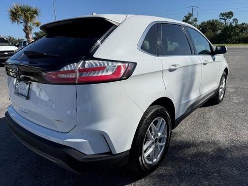 White 2023 Ford Edge SEL