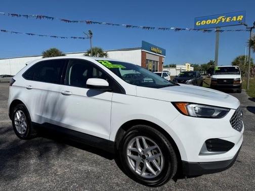 White 2023 Ford Edge SEL