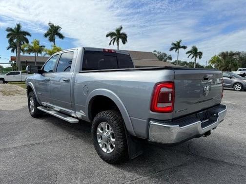 2020 RAM 2500 Laramie Crew Cab 4X4 6'4' Box