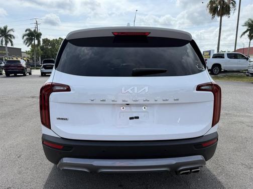 Glacial White Pearl 2022 Kia Telluride SX