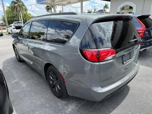 2020 Chrysler Pacifica Hybrid Limited