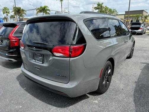 2020 Chrysler Pacifica Hybrid Limited