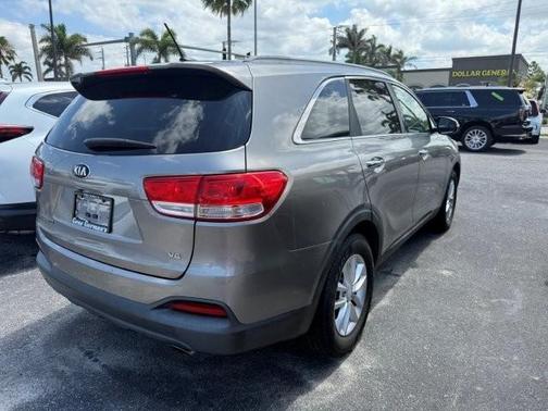 2017 Kia Sorento LX