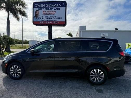 Black 2024 Chrysler Pacifica Hybrid Select