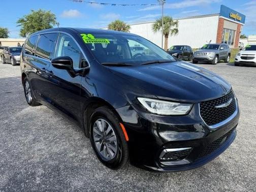 Black 2024 Chrysler Pacifica Hybrid Select