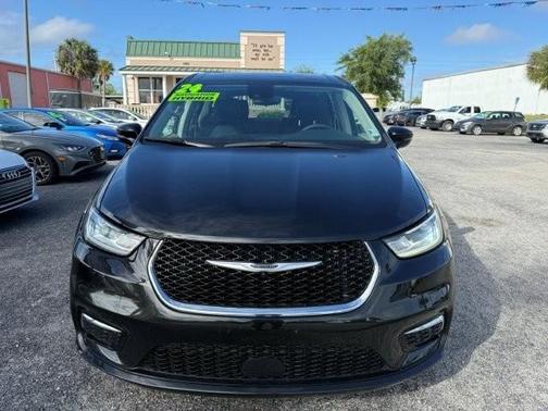 Black 2024 Chrysler Pacifica Hybrid Select