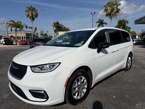 Bright White Clearcoat 2024 Chrysler Pacifica Touring L