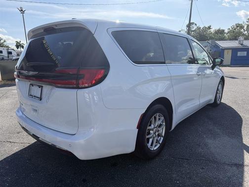 Bright White Clearcoat 2024 Chrysler Pacifica Touring L