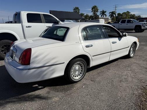1999 Lincoln Town Car Executive