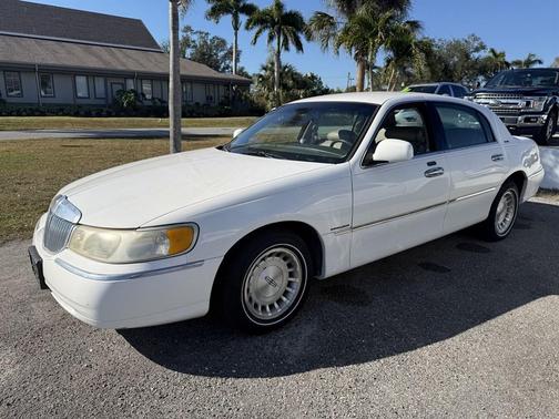 1999 Lincoln Town Car Executive
