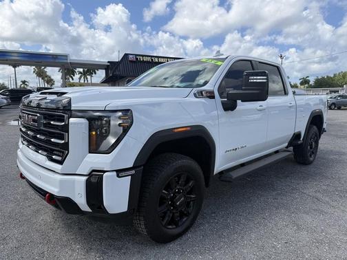 Summit White 2025 GMC Sierra 2500 AT4