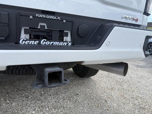 Summit White 2025 GMC Sierra 2500 AT4