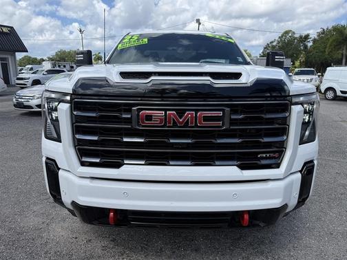 Summit White 2025 GMC Sierra 2500 AT4