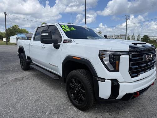 Summit White 2025 GMC Sierra 2500 AT4