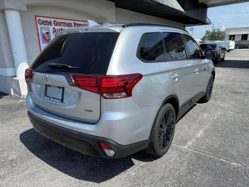 2020 Mitsubishi Outlander SE
