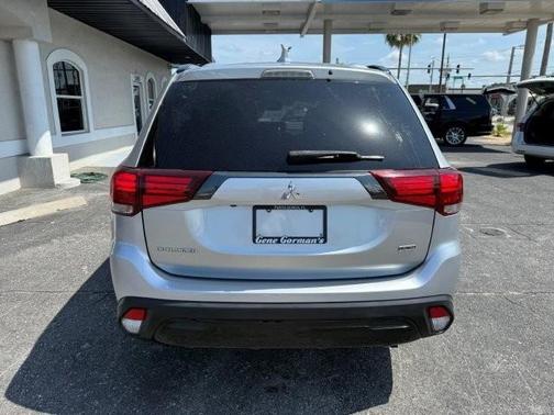 2020 Mitsubishi Outlander SE