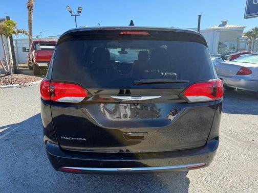 2018 Chrysler Pacifica Touring-L