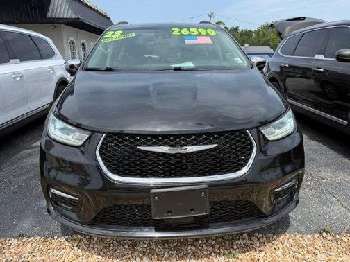 Brilliant Black Crystal Pearlcoat 2023 Chrysler Pacifica Limited