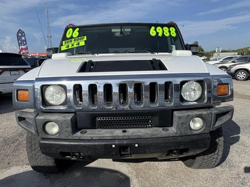White 2006 Hummer H2 Base