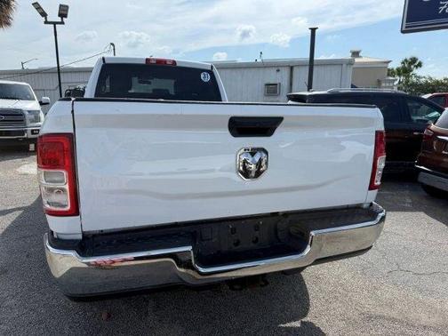 Bright White Clearcoat 2022 RAM 2500 Tradesman Crew Cab 4x4 8' Box