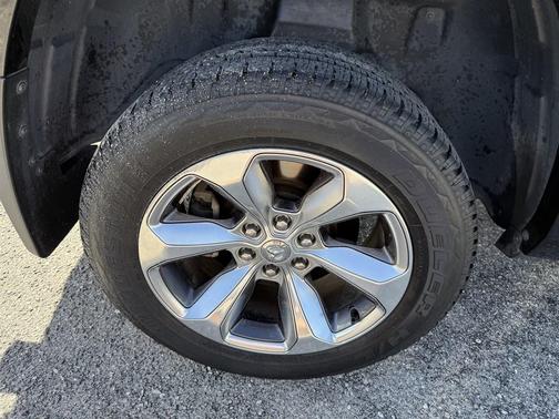 Diamond Black Crystal Pearlcoat 2019 RAM 1500 Limited