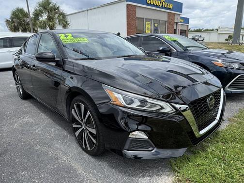 Super Black 2022 Nissan Altima SR FWD