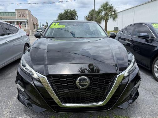 Super Black 2022 Nissan Altima SR FWD