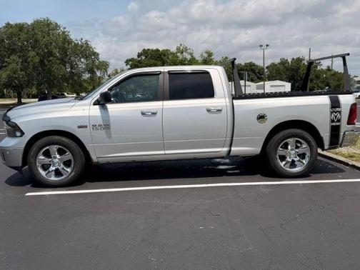 Bright Silver Metallic Clearcoat 2014 RAM 1500 SLT