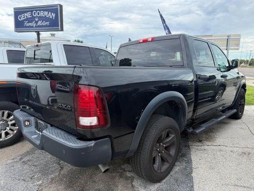 Diamond Black Crystal Pearlcoat 2022 RAM 1500 Classic Warlock Crew Cab 4x4 5'7' Box