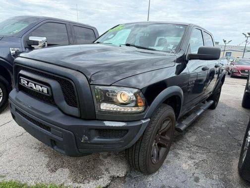 Diamond Black Crystal Pearlcoat 2022 RAM 1500 Classic Warlock Crew Cab 4x4 5'7' Box