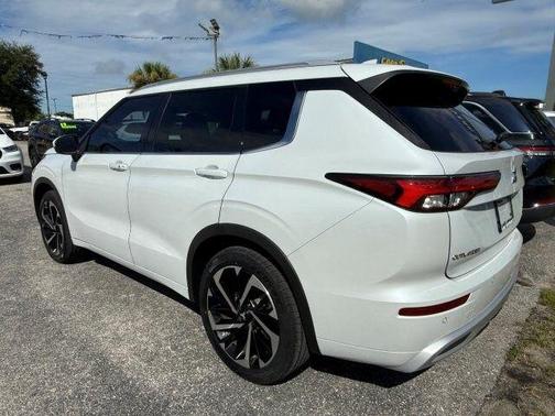 White Diamond 2022 Mitsubishi Outlander SP