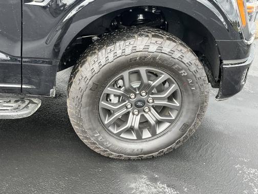 AGATE BLACK METALLIC 2025 Ford F-150 TREMOR