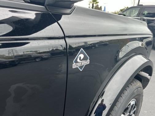 SHADOW BLACK 2025 Ford Bronco OUTER BANKS