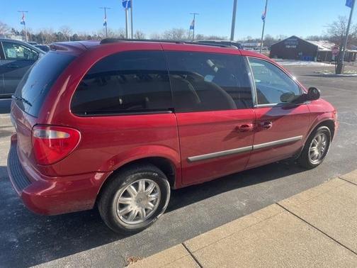 2005 Chrysler Town & Country Base
