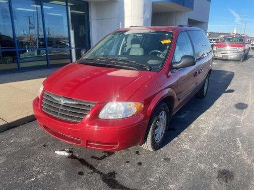 2005 Chrysler Town & Country Base