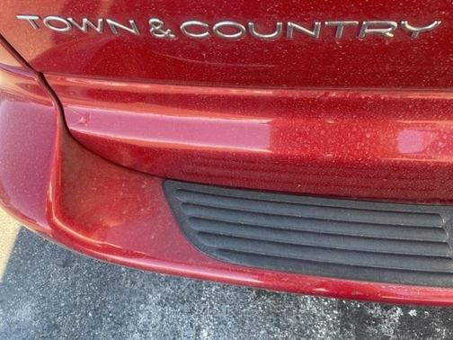 2005 Chrysler Town & Country Base