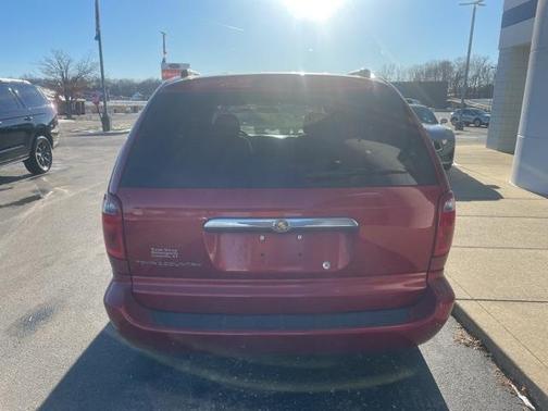 2005 Chrysler Town & Country Base