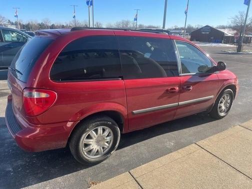 2005 Chrysler Town & Country Base