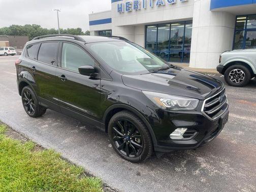 Agate Black Metallic 2019 Ford Escape SE