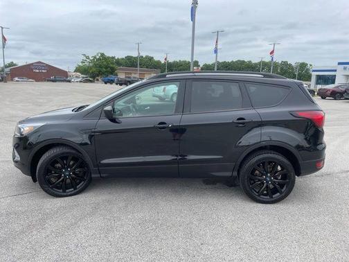 Agate Black Metallic 2019 Ford Escape SE