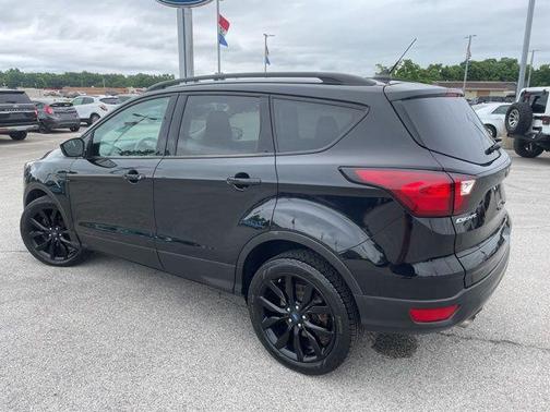 Agate Black Metallic 2019 Ford Escape SE