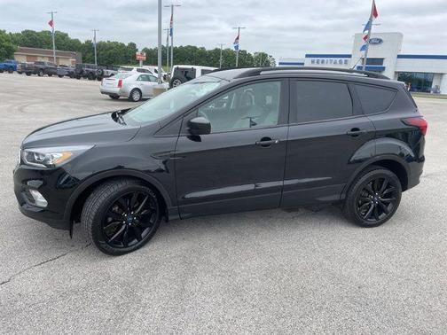 Agate Black Metallic 2019 Ford Escape SE