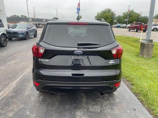 Agate Black Metallic 2019 Ford Escape SE