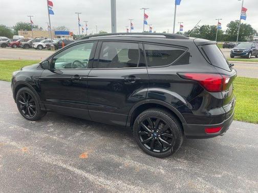 Agate Black Metallic 2019 Ford Escape SE