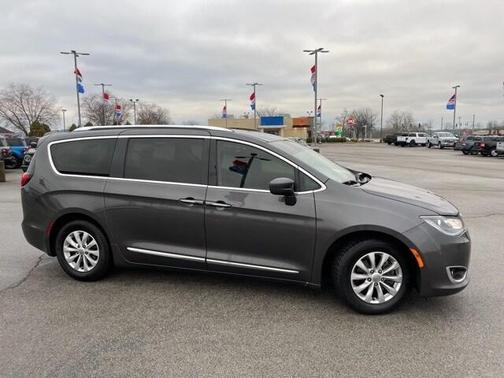2018 Chrysler Pacifica Touring-L
