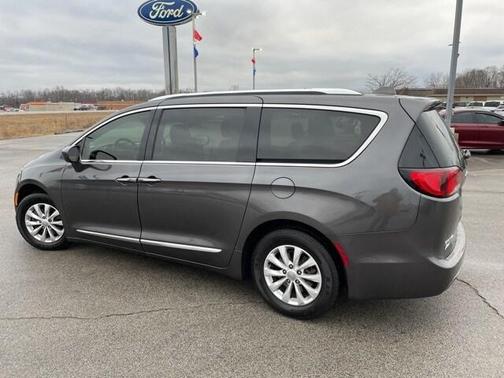 2018 Chrysler Pacifica Touring-L
