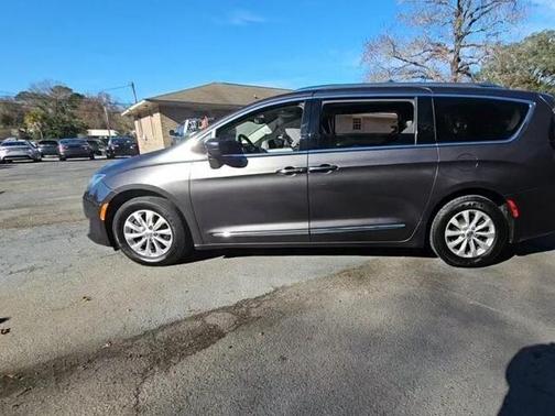 2018 Chrysler Pacifica Touring-L